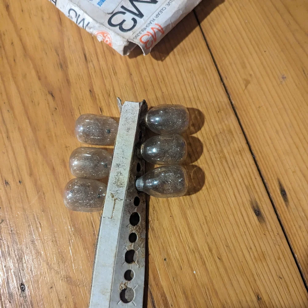 Vintage Flash M3 Bulbs